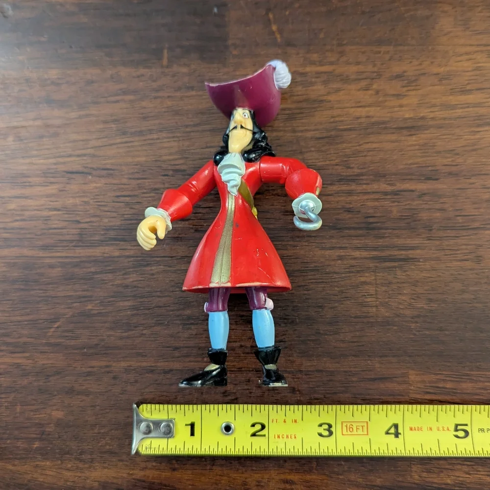 Captain Hook Figurine Toy - Picture 5 of 7